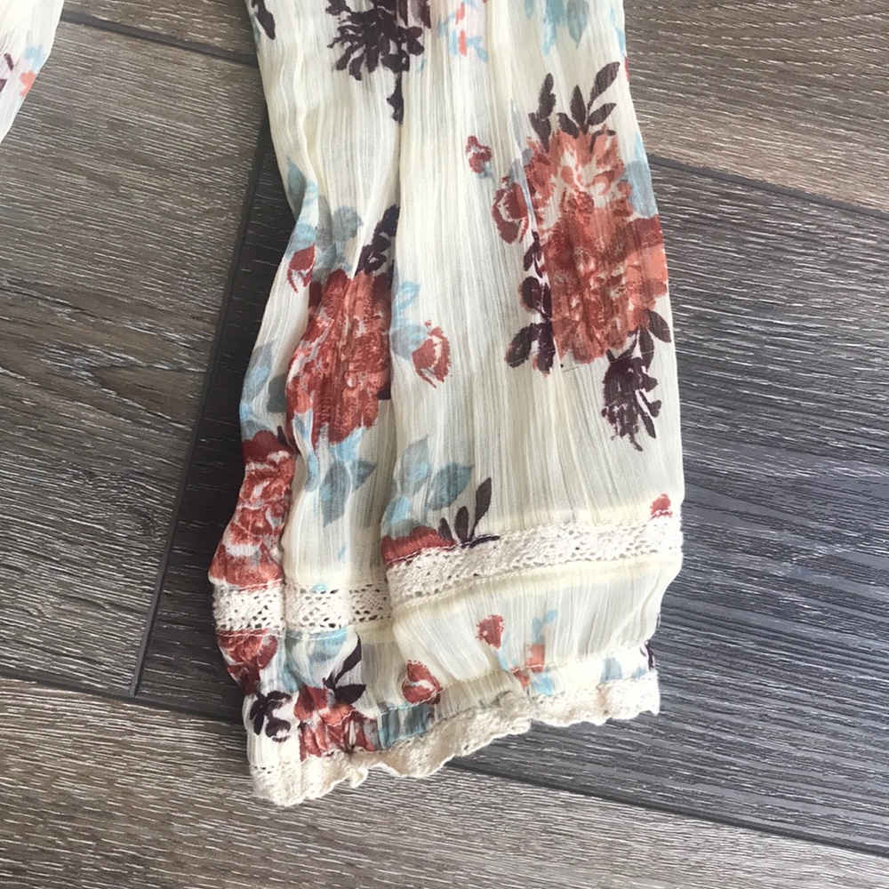 Cream Floral Top - Picture 6 of 7